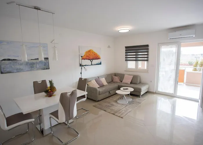 Apartment Mira